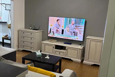 Apartament cu 3 camere semidecomandat în Berceni