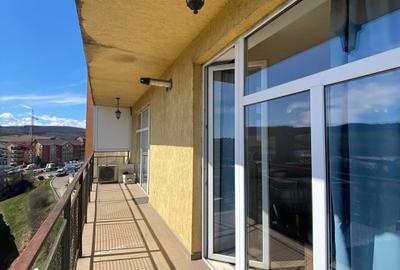 Apartament 2 camere, luminos, bloc cu lift, balcon ,baie cu geam –Calea Baciului - 9