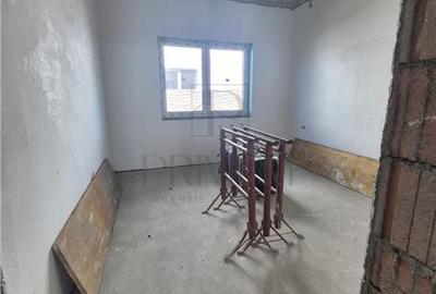 Duplex despartit prin baie - aproape de centura - toate utilitatile - 4