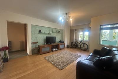 Apartament cu 3 camere în Calea Călărașilor