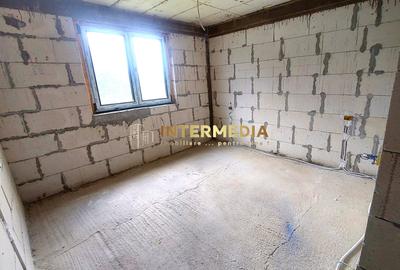 Apartament cu 3 camere decomandat în Cetate