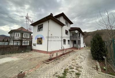 Casă cu 6 camere în Alexandru cel Bun