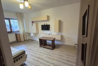 Garsonieră decomandată în Tei