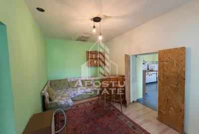 Casa + constructie moderna,de vanzare,2 locuinte,teren 2298 mp Giulvaz - 2