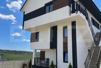 Apartament cu 3 camere semidecomandat în Rediu