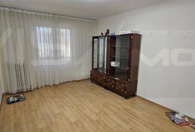 Apartament cu 3 camere semidecomandat, mobilat în Central