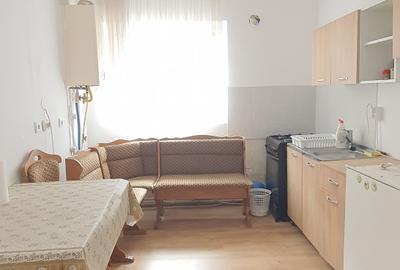 Inchiriez garsoniera la casa , zona Centrala (Str.9Mai),cu acces la o mica curte - 4