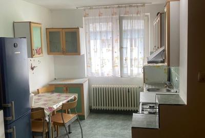 APARTAMENT CU 3 CAMERE DECOMANDAT, FINISAT, ETAJUL4 ,CU POD,ZONA BIG - 1
