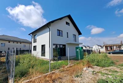 Casă individuală cu 5 camere în Otopeni