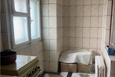 Apartament 2 camere , strada Bucegi - Policlinica nr 2 , 56 mp , balcon si logie - 9