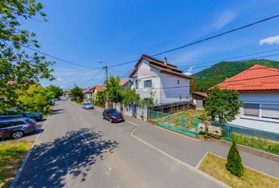 Casă P+1 din cărămidă, 1190 mp teren, 4 garaje – Strada Zorilor - 14