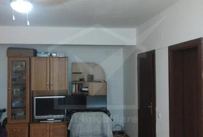 Apartament cu 2 camere semidecomandat, mobilat în Calea Turzii