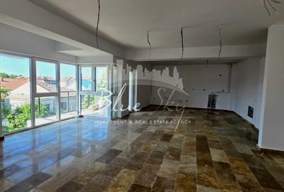 Apartament cu 4 camere decomandat în Faleza Nord