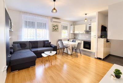Apartament cu 3 camere semidecomandat, mobilat în Lipovei