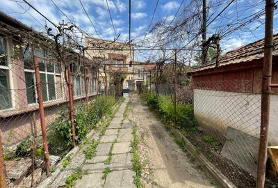 Vanzare Casa si teren zona centrala - 1