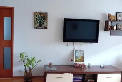 Apartament cu 4 camere semidecomandat, mobilat în Gorjului
