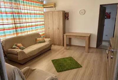 Apartament cu 3 camere semidecomandat, mobilat în Unirii