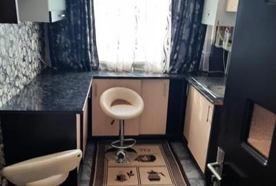 Apartament cu 3 camere decomandat în Podu Roș