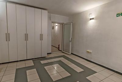 Vilă spațioasă de închiriat, 11 camere, București - 25
