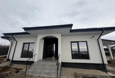 Casă individuală cu 4 camere în Miroslava