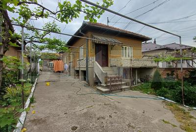 Casă individuală cu 4 camere în Stănești