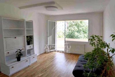 Apartament cu 3 camere semidecomandat, mobilat în Circumvalațiunii