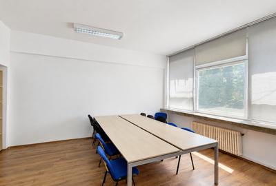 Birou, de 43.00 mp, în Universitate