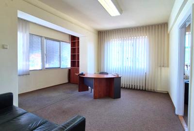 Apartament cu 2 camere semidecomandat, mobilat în Central