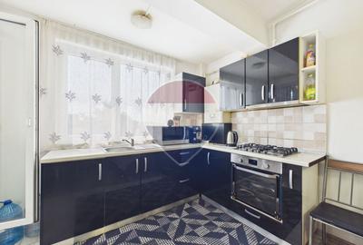 Apartament cu 3 camere decomandat, mobilat în Sălaj