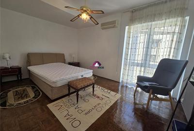 Apartament cu 2 camere semidecomandat, mobilat în Universitate