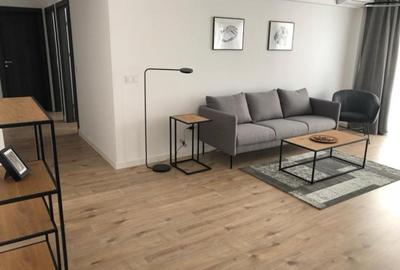 Apartament cu 3 camere semidecomandat, mobilat în Pipera
