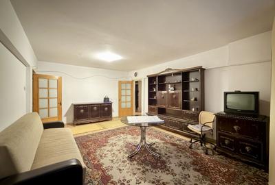 Apartament cu 3 camere semidecomandat în Aviației