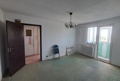 Apartament cu 2 camere semidecomandat în Metalurgiei