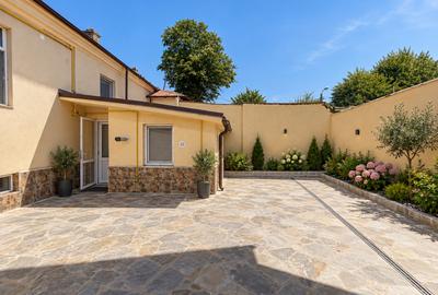 Birou, de 90.00 mp, în Casa de Cultură