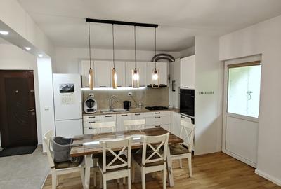 Apartament cu 3 camere semidecomandat, mobilat în Florești