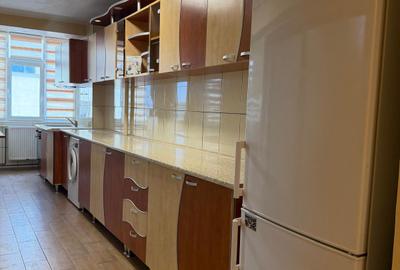 Inchiriere apt 3 camere, situat in Galati, pe Faleza, etaj 2, mobilat si utilat - 13
