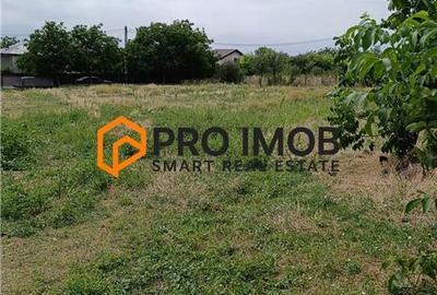 Teren intravilan de 3642 mp, în Clondiru de Sus