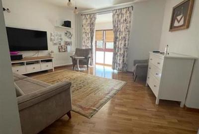 Apartament cu 3 camere semidecomandat în Colentina