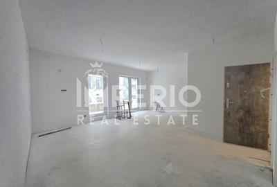 Apartament cu 4 camere semidecomandat în Central