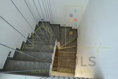 Apartament pe 3 nivele. Terasa 30 mp. 2 Balcoane. 2 Bai. Gradina - 18