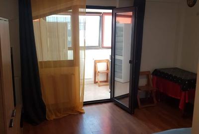 Garsonieră decomandată, mobilată în Valea Adâncă