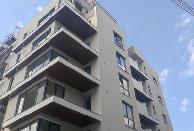 Apartament cu 4 camere decomandat în Eminescu