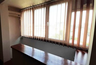 Vând apartament 3 camere, mobilat și utilat. Vedere panoramică unica a Capitalei - 2