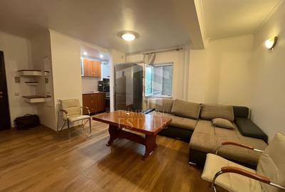 Apartament cu 3 camere semidecomandat, mobilat în Central