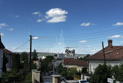 Duplex cu 4 camere semidecomandat în Central