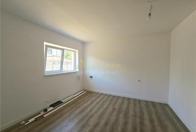 Casa individuala- 6 camere - 4 bai- 3 dressinguri-100m de autobuz - 7