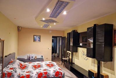 Apartament cu 3 camere decomandat în Gară