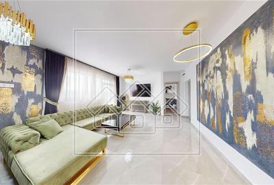 Penthouse cu 3 camere decomandat în Exterior Vest