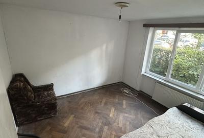 Apartament 3 camere Tractorul ,parter,95000 Euro - 1