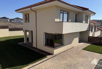 Duplex cu 4 camere în Dezmir